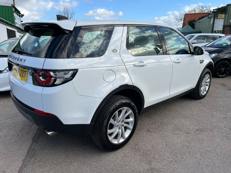 LAND ROVER DISCOVERY SPORT TD4 SE TECH - 2385 - 6